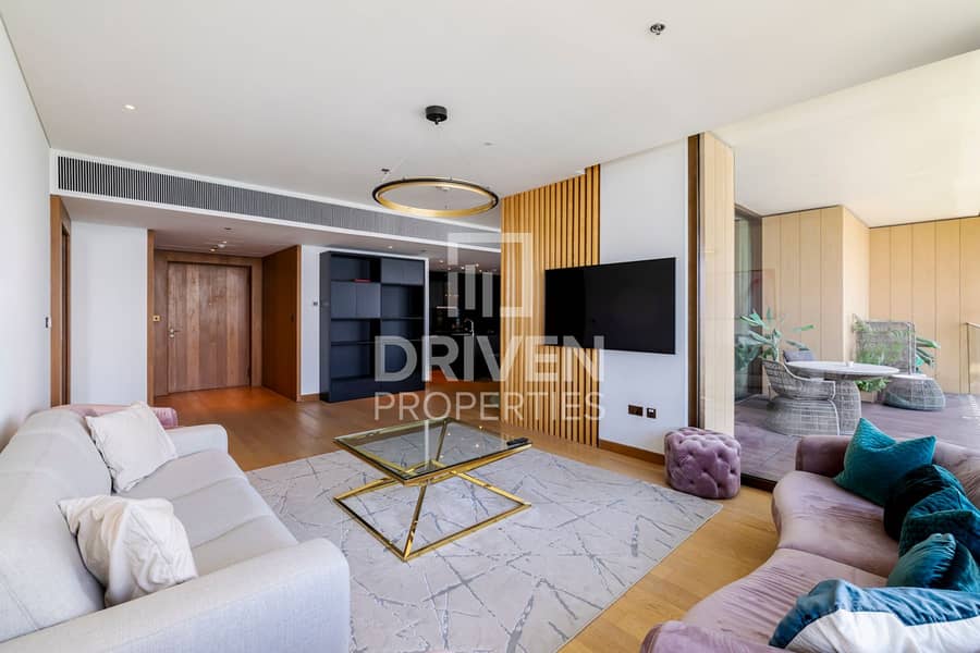 Luxurious Unit with Stunning Views | High Floor