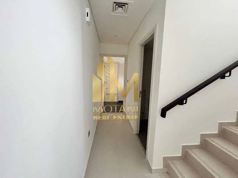 4 384fdaa0-b698-4d49-ba79-74628af77490. jpg