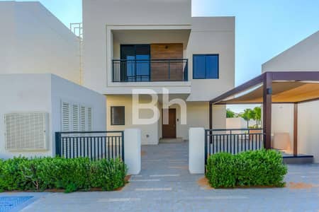 4 Bedroom Villa for Sale in Yas Island, Abu Dhabi - Near the playground | Single Row | Spacious