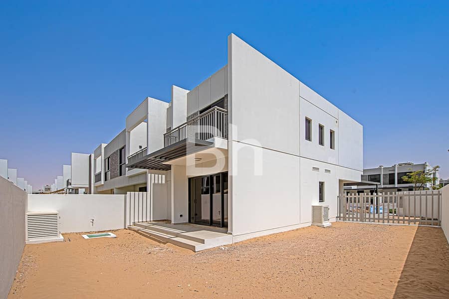 Vacant Now | Corner Plot | Most Premium Location Vacant Now | Corner Plot | Most Premium Location