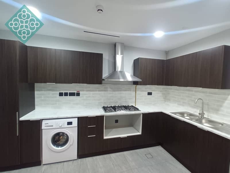 6 Kitchen2. jpg