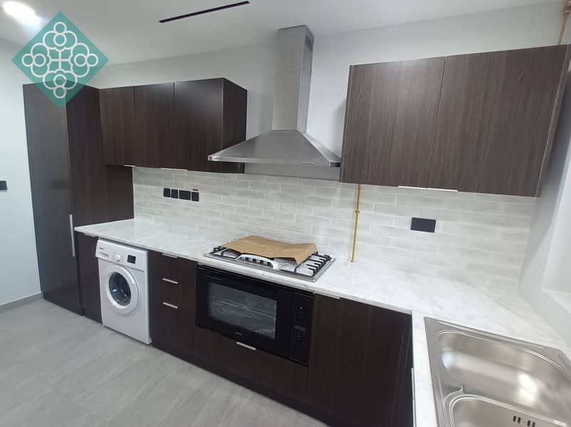 7 Kitchen3. jpg