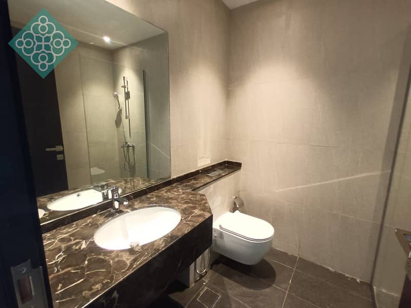 14 Bathroom7. jpg