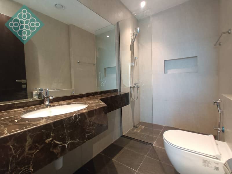 21 Bathroom10. jpg