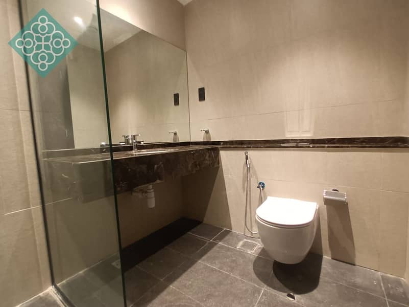 27 Bathroom8. jpg