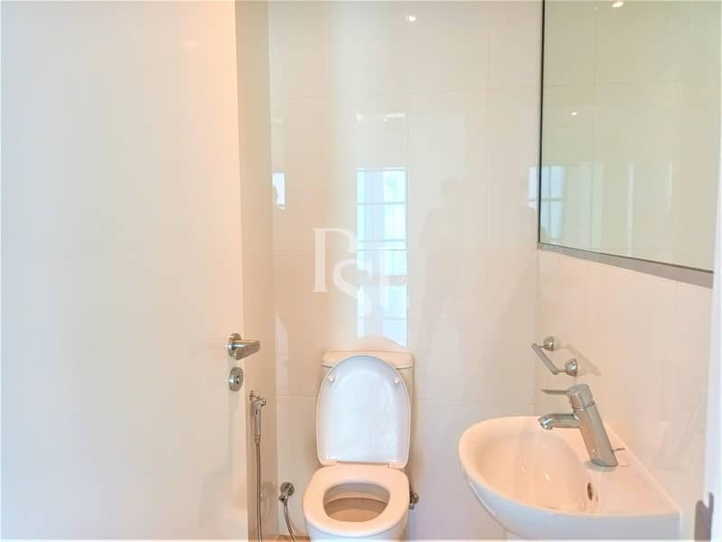 9 bathroom. jpg