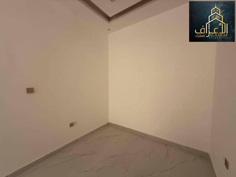 10 e42abfab-aed4-45bd-ba07-fad17db93392. jpg