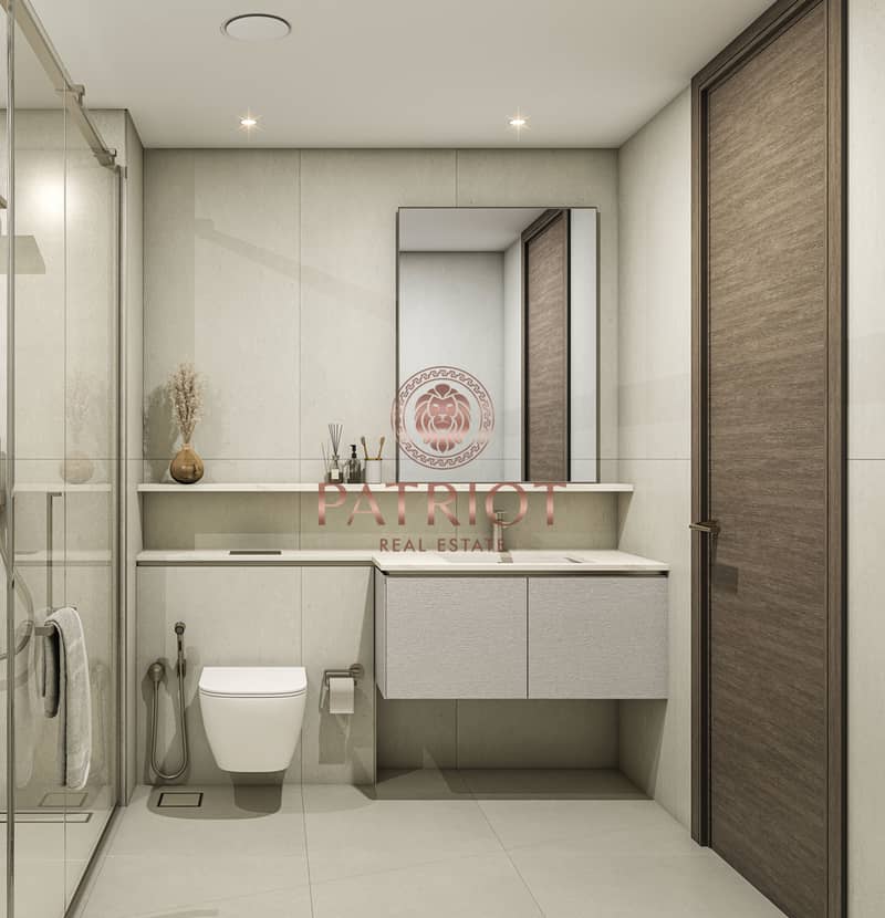 7 Bathroom. jpg