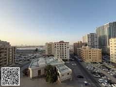 شقة للإيجار بغرفة نوم واحدة، إطلالة بحرية مفتوحة على المدينة، مع شرفة ومساحة أكبر، بأقل سعر في موقع مميز في الراشدية 1، بجوار أبراج لؤلؤة عجمان.