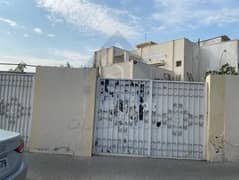للبيع بيت فى منطقة القادسية الشارقة على الشارع العام