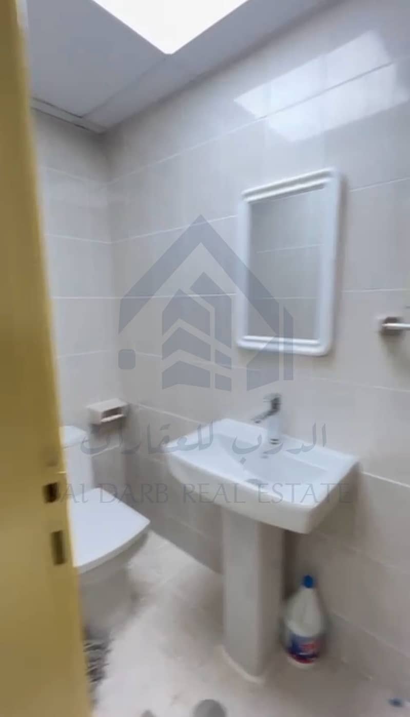 12 ae1aa41e-3c0d-47dd-a5a3-39d58640d968. jpg