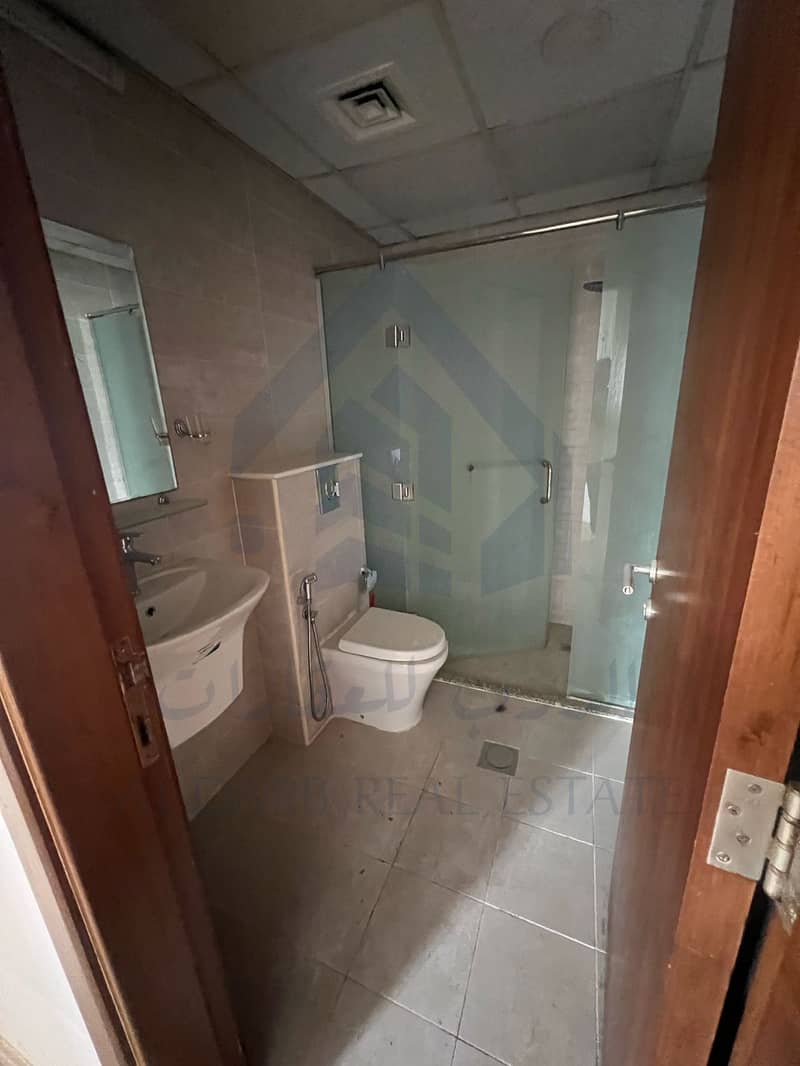 5 aaa747bd-ce2d-4355-bd36-9e887365f700. jpg