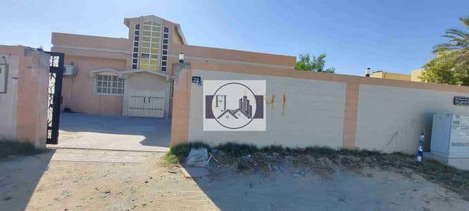 5 Bedroom Villa |Close to main road|Huge parking|Corner Unit