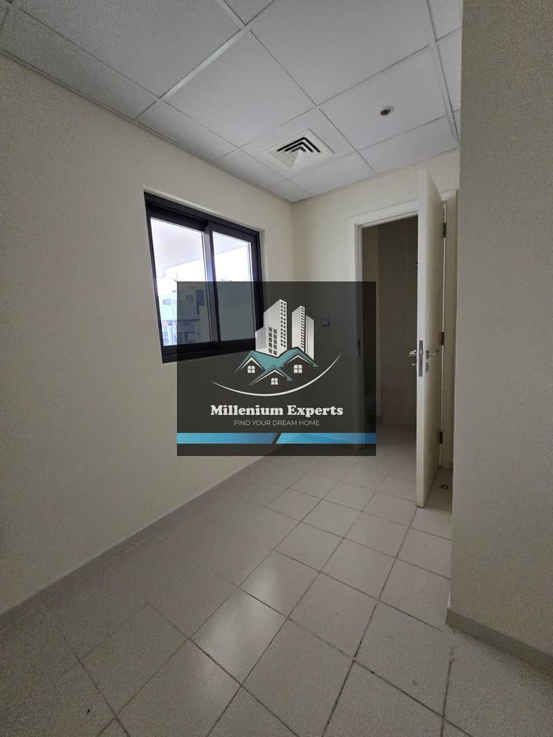 4 2acf2915-703a-4420-8d4e-7885d3aa26e4. jpg