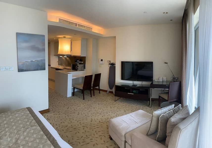 Luxurious Studio Apt w/ Boulevard view Luxurious Studio Apt w/ Boulevard view