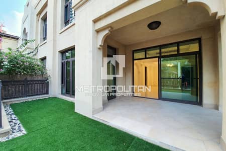 2 Bedroom Apartment for Rent in Downtown Dubai, Dubai - Private Garden | Ready to Move in | Unfurnished