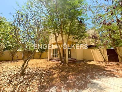 3 Bedroom Villa for Rent in The Meadows, Dubai - Prime Location | Skyline Views | Well Maintained
