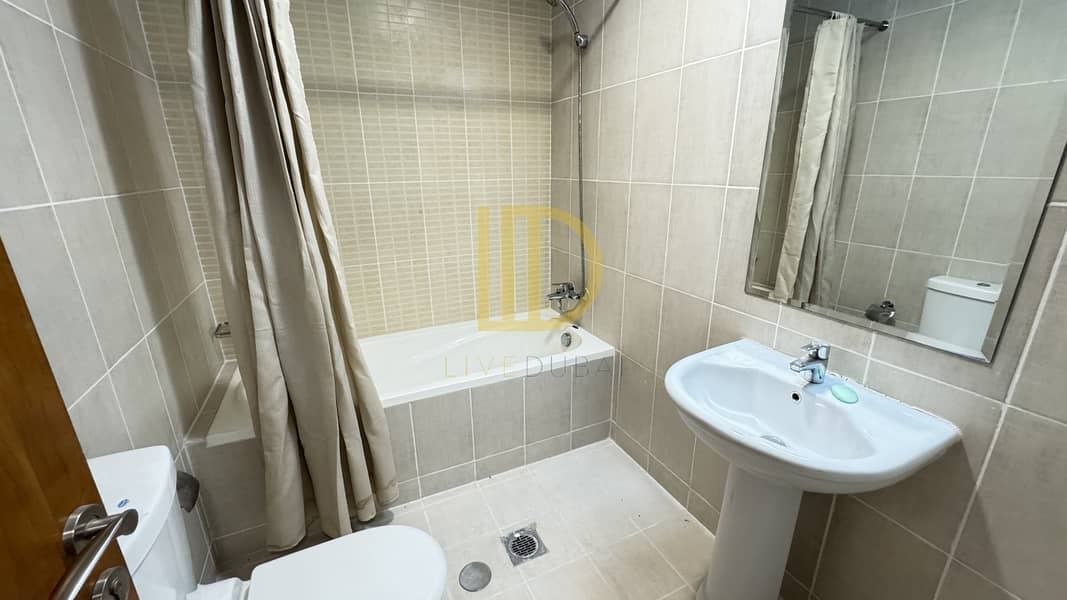 Vacant | 3 Bed | Furnished | Mid Floor | Ready Vacant | 3 Bed | Furnished | Mid Floor | Ready