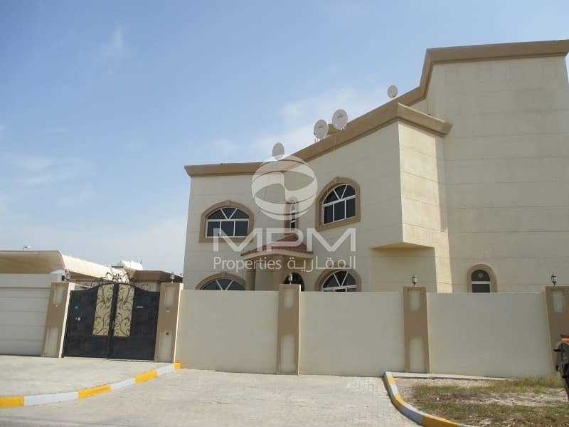 Spacious 6 Bedrooms Villa in Al Mushrif Area