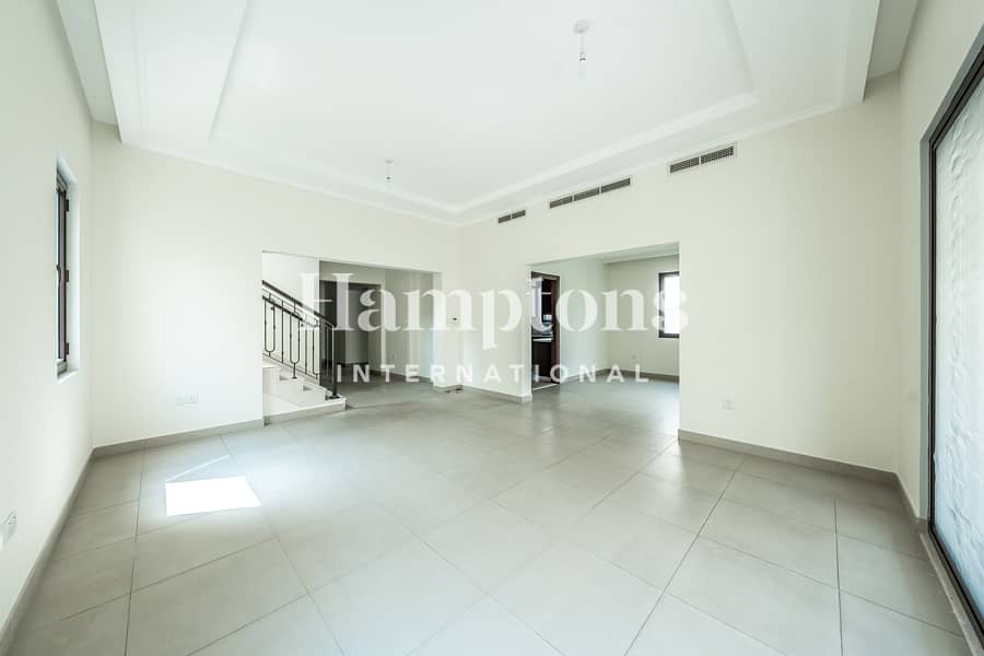 Huge Plot | Corner Unit | Great Layout Huge Plot | Corner Unit | Great Layout