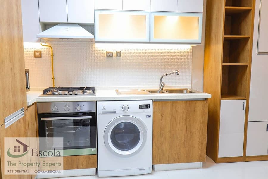 2 glamz kitchen. jpg