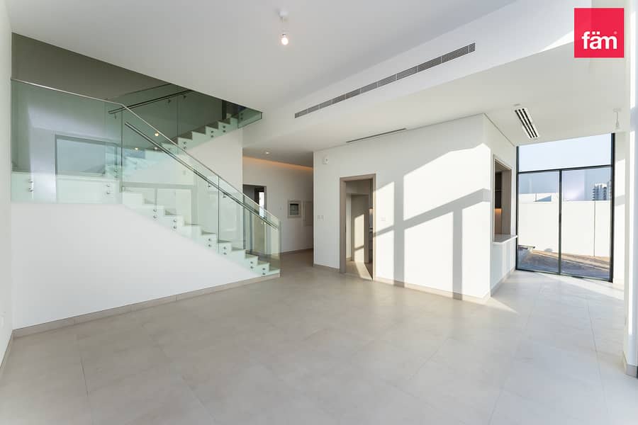 Right on the Park | Single Row | Ready to Move Right on the Park | Single Row | Ready to Move
