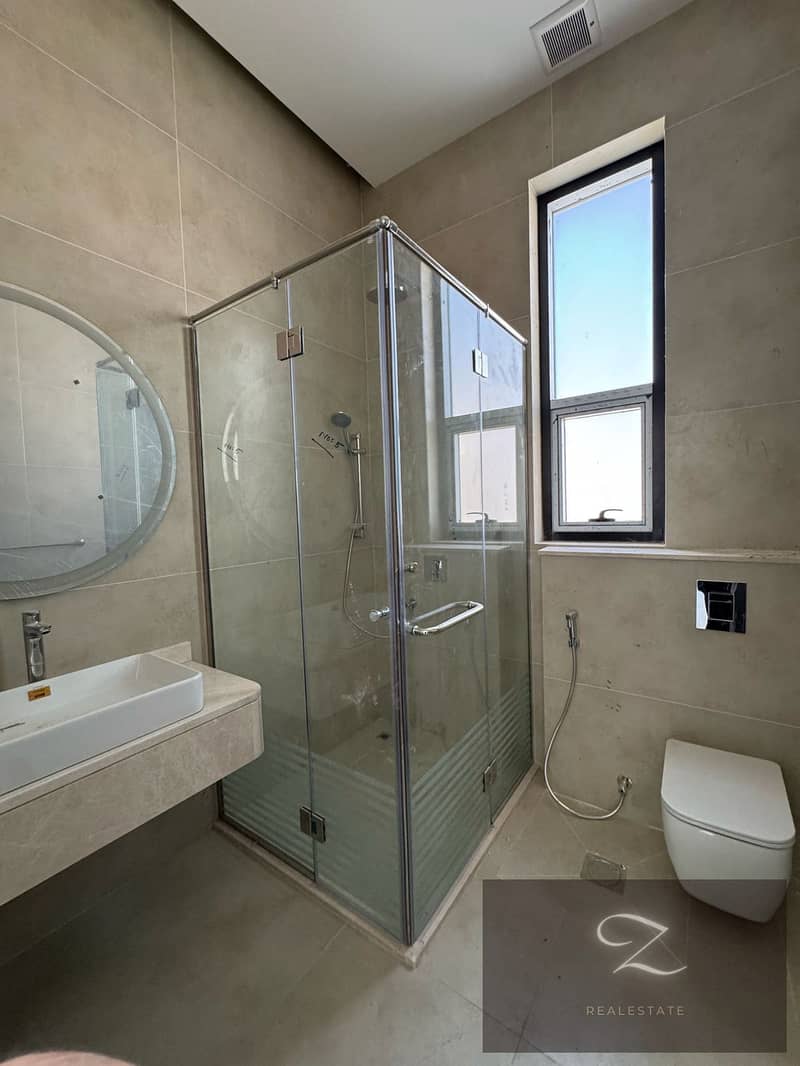 32 003a6bab-6fd7-4926-878d-fa288d8a6f90. jpg