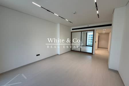 Studio for Rent in Business Bay, Dubai - Spacious L-shaped | Studio | Vacant Now