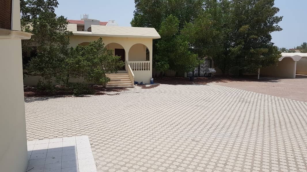 11 ***** Commercial/Residentia l- Extremely Beautiful 10bhk Duplex Villa for rent in Al Khezamia *****