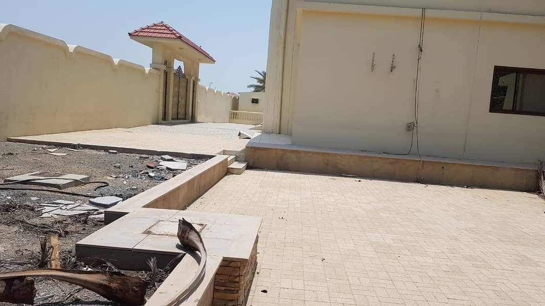 15 ***** Commercial/Residentia l- Extremely Beautiful 10bhk Duplex Villa for rent in Al Khezamia *****