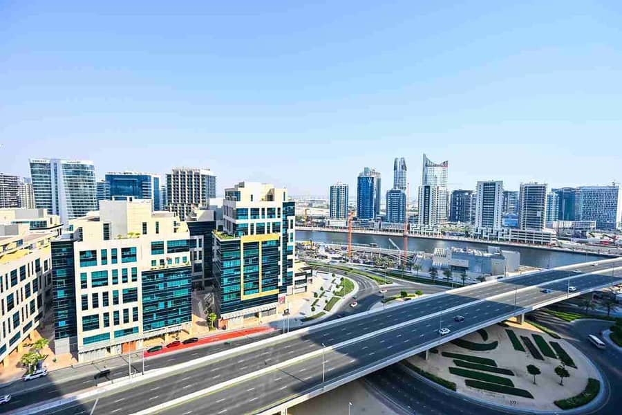 Stylish Downtown Dubai Stay - Image 7