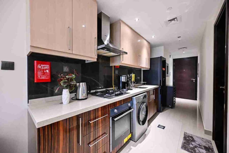 Stylish Downtown Dubai Stay - Image 13