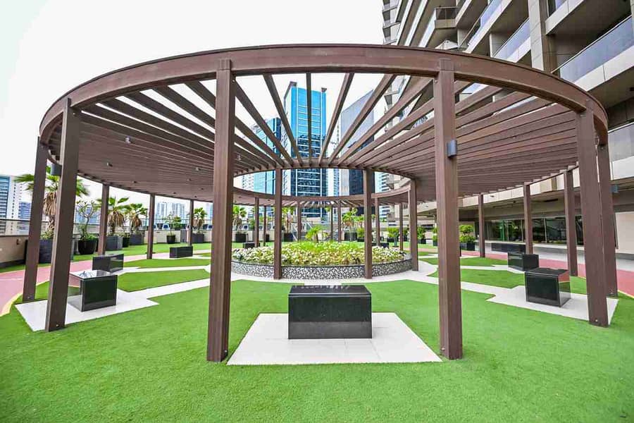 Stylish Downtown Dubai Stay - Image 14