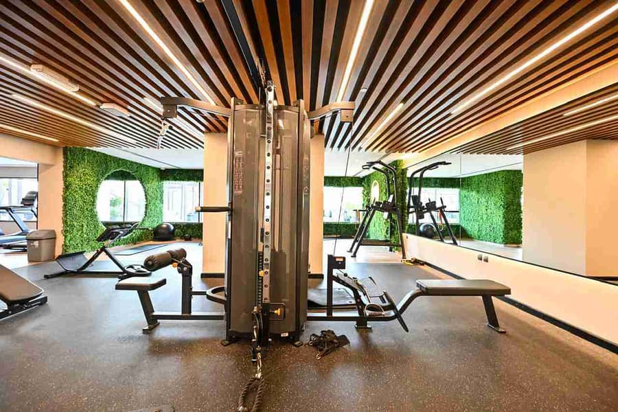 Stylish Downtown Dubai Stay - Image 15