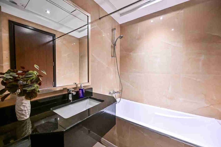 Stylish Downtown Dubai Stay - Image 27