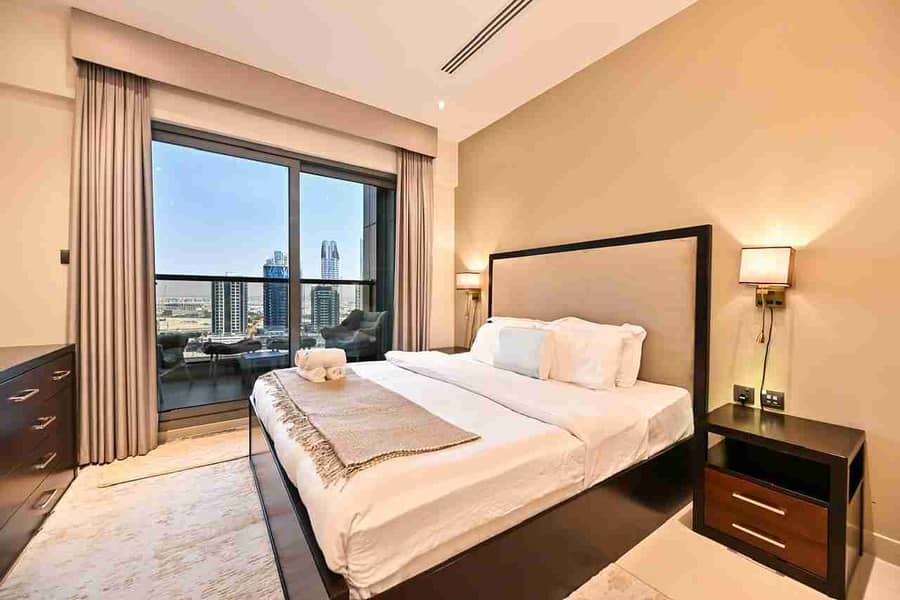 Stylish Downtown Dubai Stay - Image 28