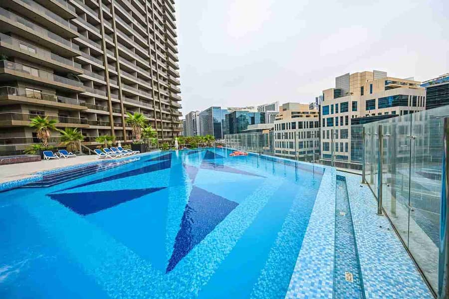 Stylish Downtown Dubai Stay - Image 31