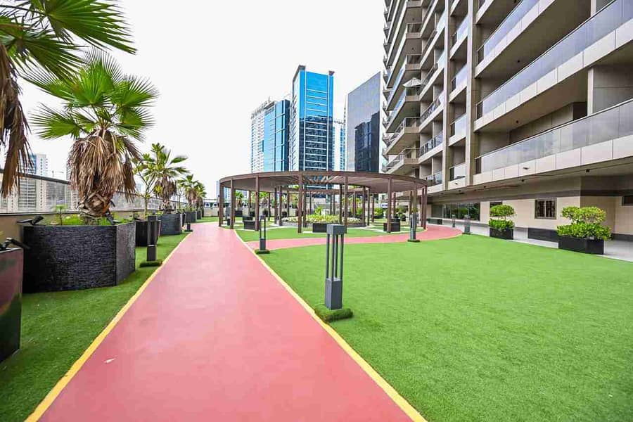 Stylish Downtown Dubai Stay - Image 41