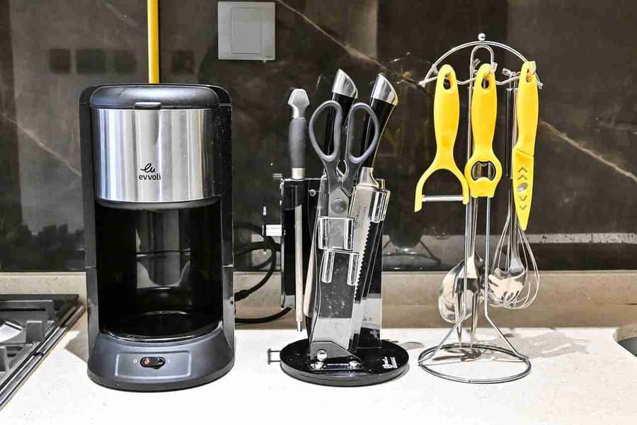 Stylish Downtown Dubai Stay - Image 42