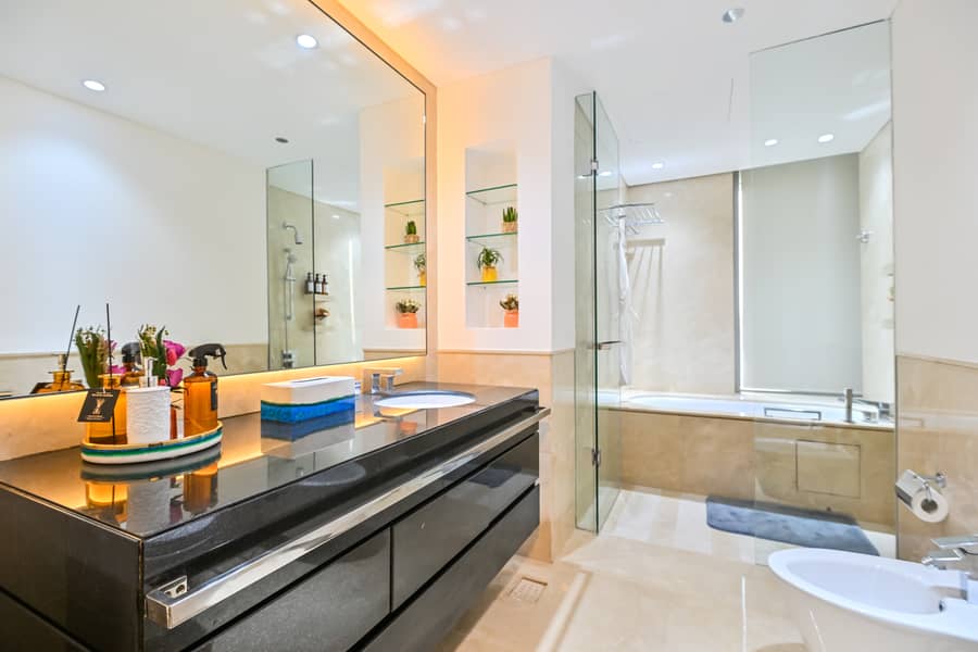 12 Full Bathroom 1. jpg