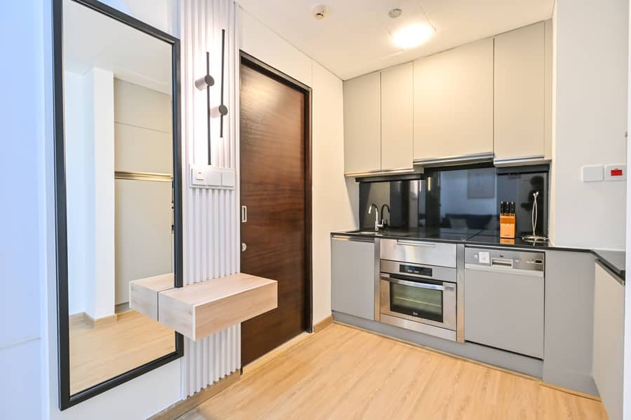14 Kitchen 1. jpg