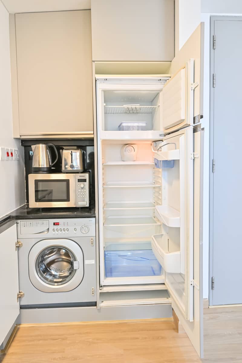 21 Kitchen 3. jpg