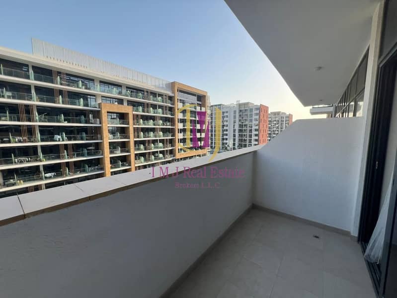 12 0cae647a-7ce9-4398-9505-ad40c5de54fe. jpg