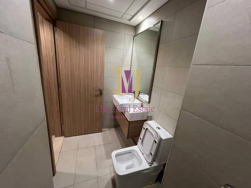 17 e8db3c17-72d3-402d-9ddd-ae5a643e12d9. jpg