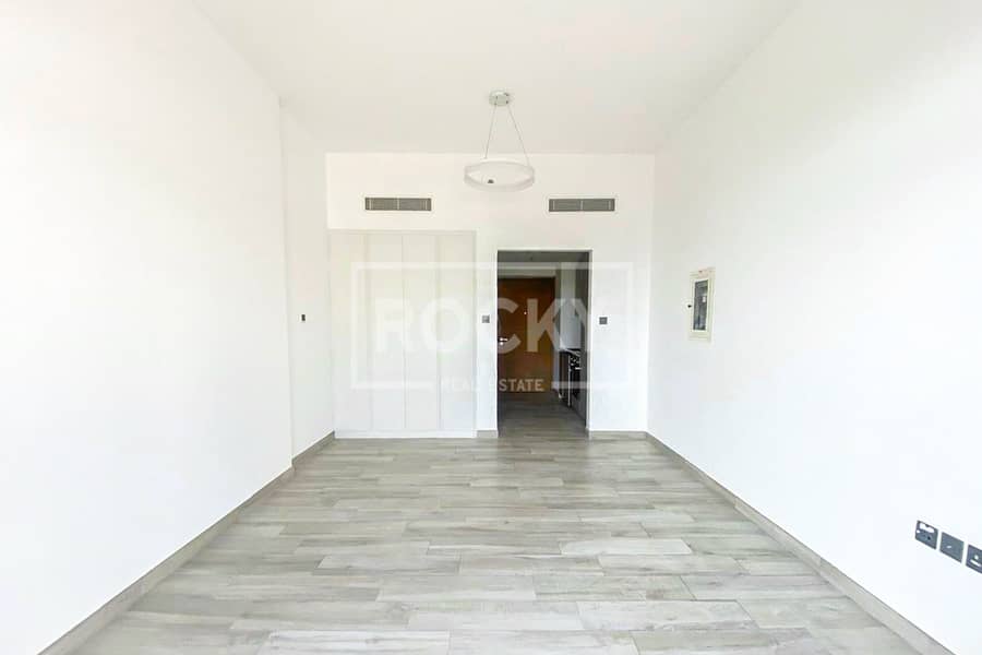 Excellent Finishing | Kitchen Appliance | Vacant Excellent Finishing | Kitchen Appliance | Vacant