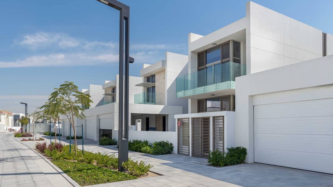 Wonderful Four-Bedroom Contemporary Villa In District One