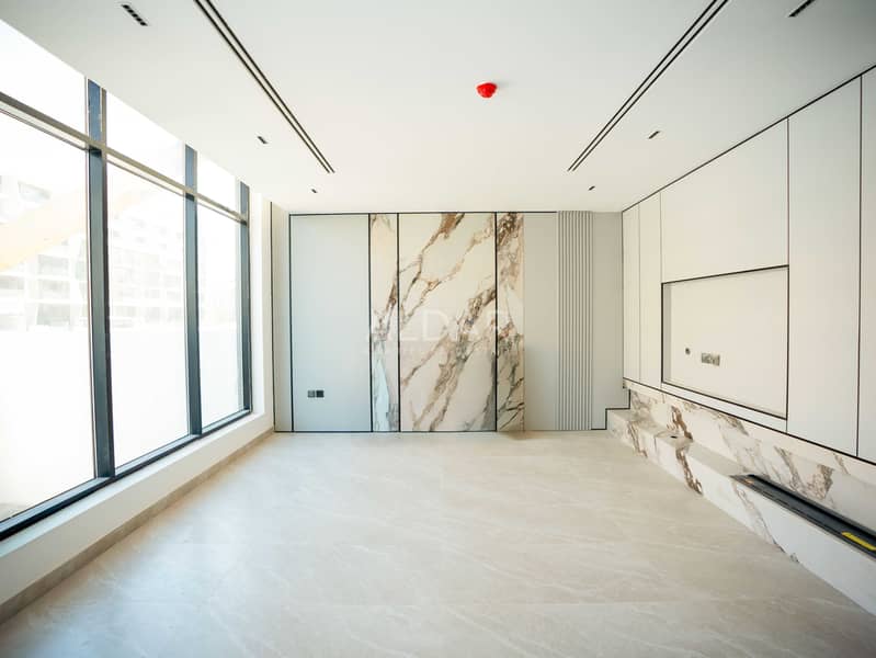 Corner Unit | Maid Room | Private Lift Corner Unit | Maid Room | Private Lift