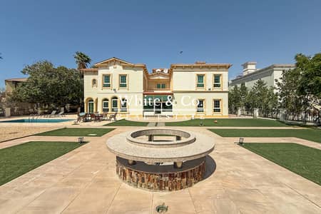 4 Bedroom Villa for Rent in Jumeirah Islands, Dubai - Lake View | Large Plot | Unfurnished