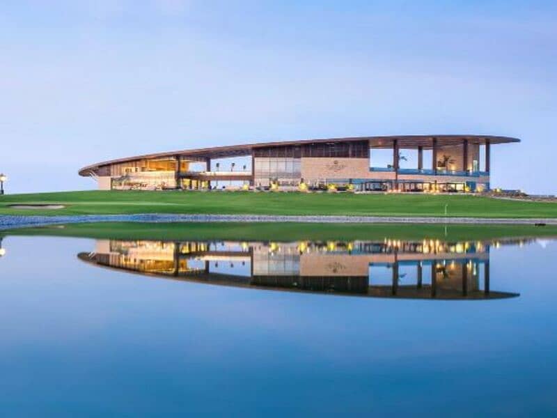 4 GOLF GREEN 5. jpg