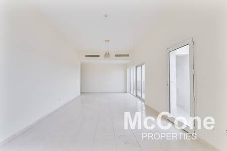 2 Bedroom Flat for Sale in Dubai Sports City, Dubai - Vacant | Spacious | Close Kitchen